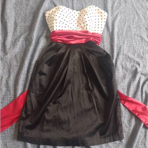 S pattern then black dress with red belt attached - Picture 1 of 1